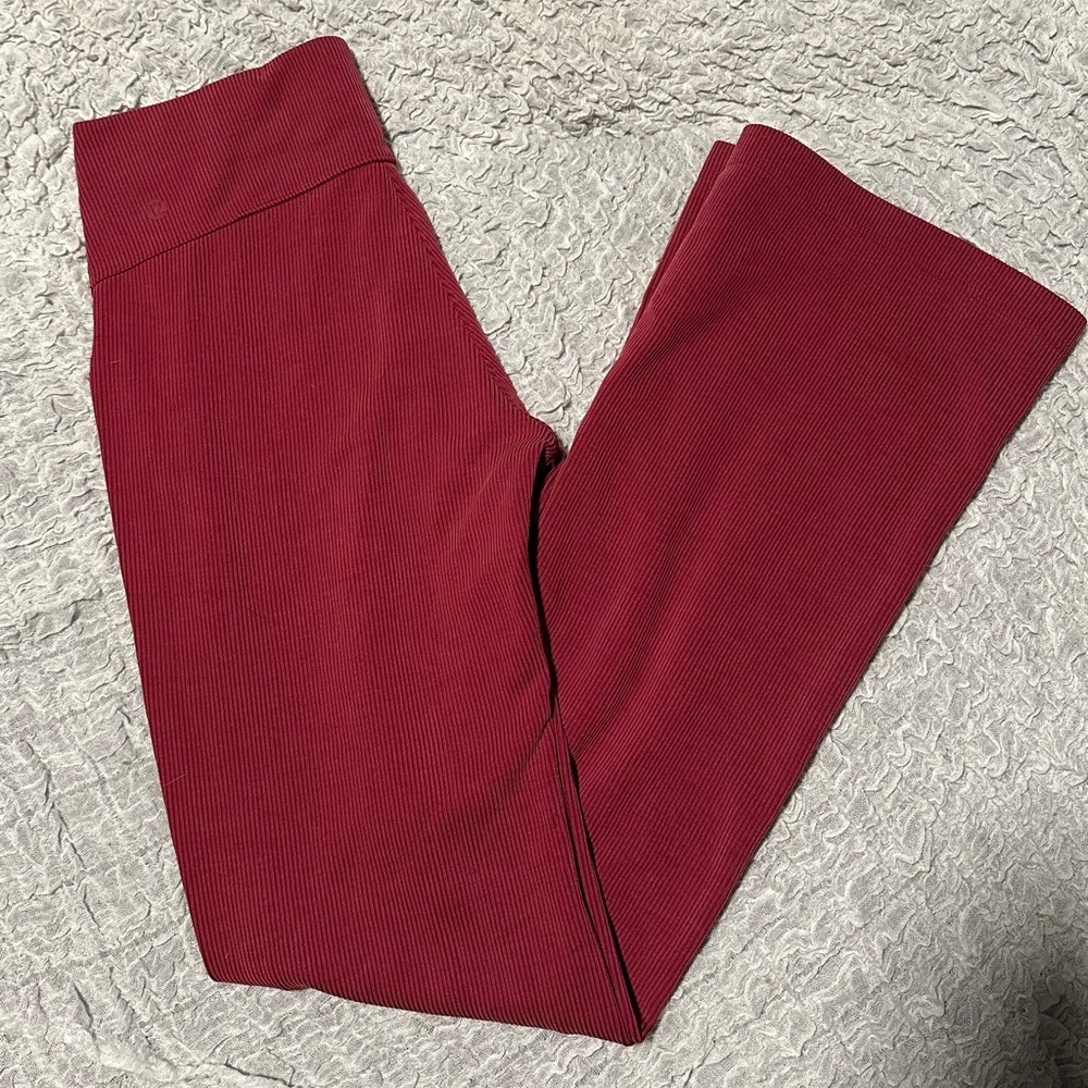 Lululemon Ribbed Softstream flared pant size 6